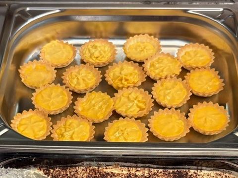 Tartelettes à la crème au buffet du Royal Buffet